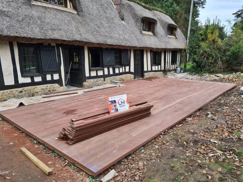 Pose d'une terrasse en bois sur mesure à Honfleur 